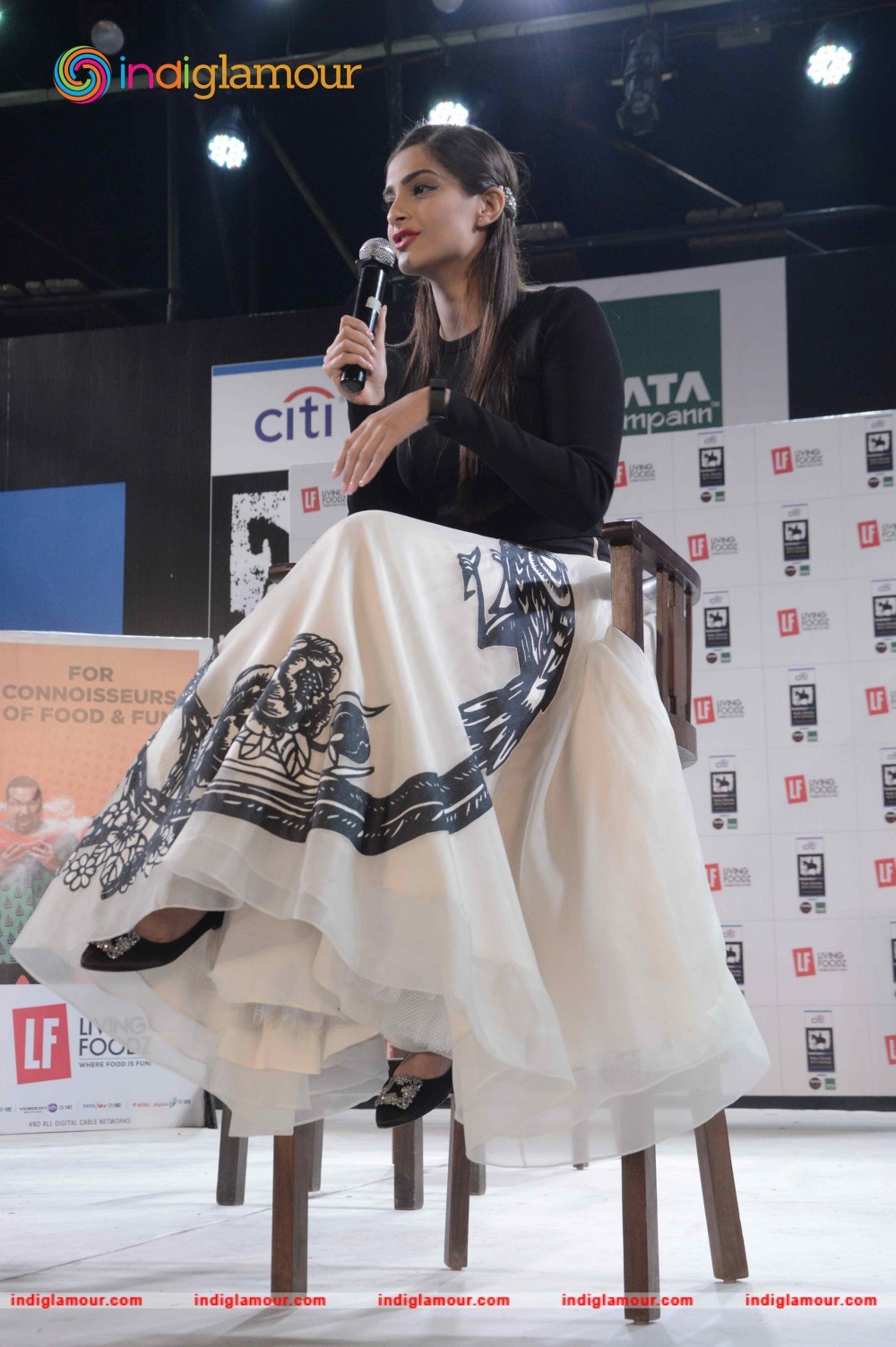 Sonam Kapoor Actress hd photo