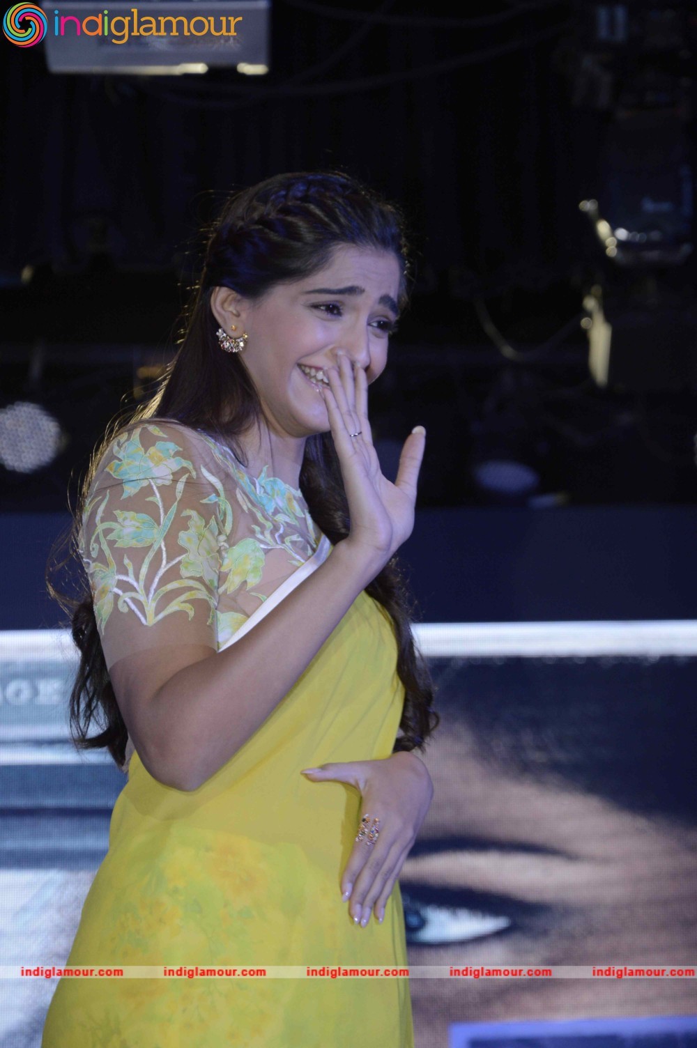 Sonam Kapoor Actress hd photo