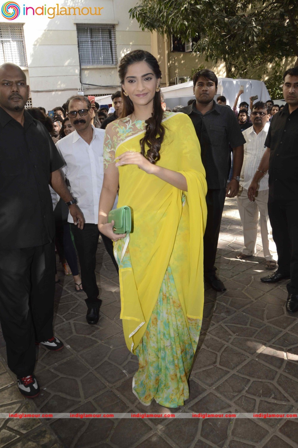 Sonam Kapoor Actress hd photo