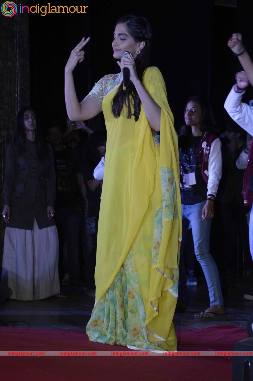 Sonam Kapoor Actress hd photo