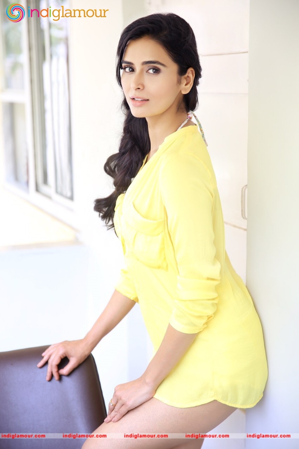 Meenakshi Dixit Actress hd photo