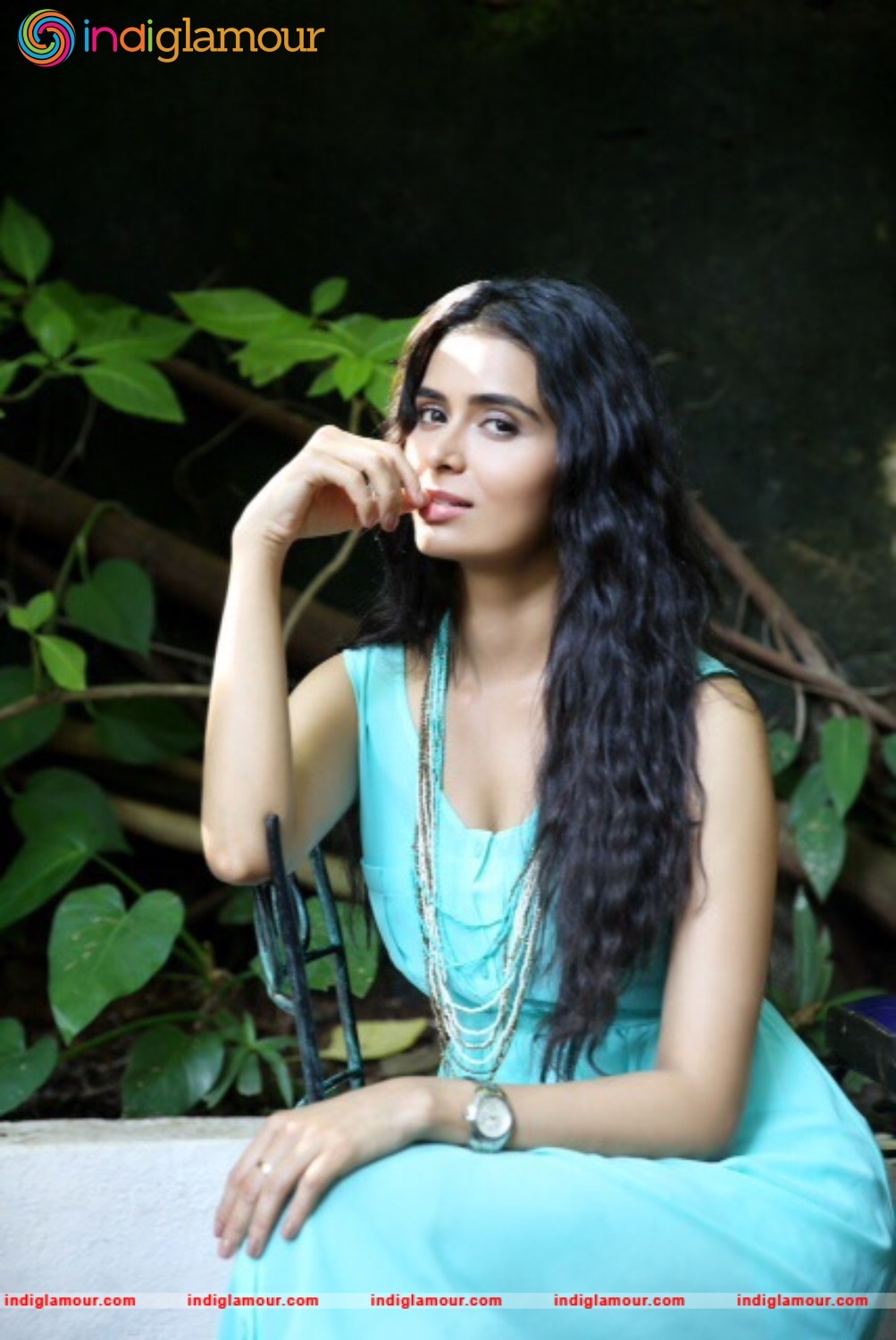 Meenakshi Dixit Actress hd photo