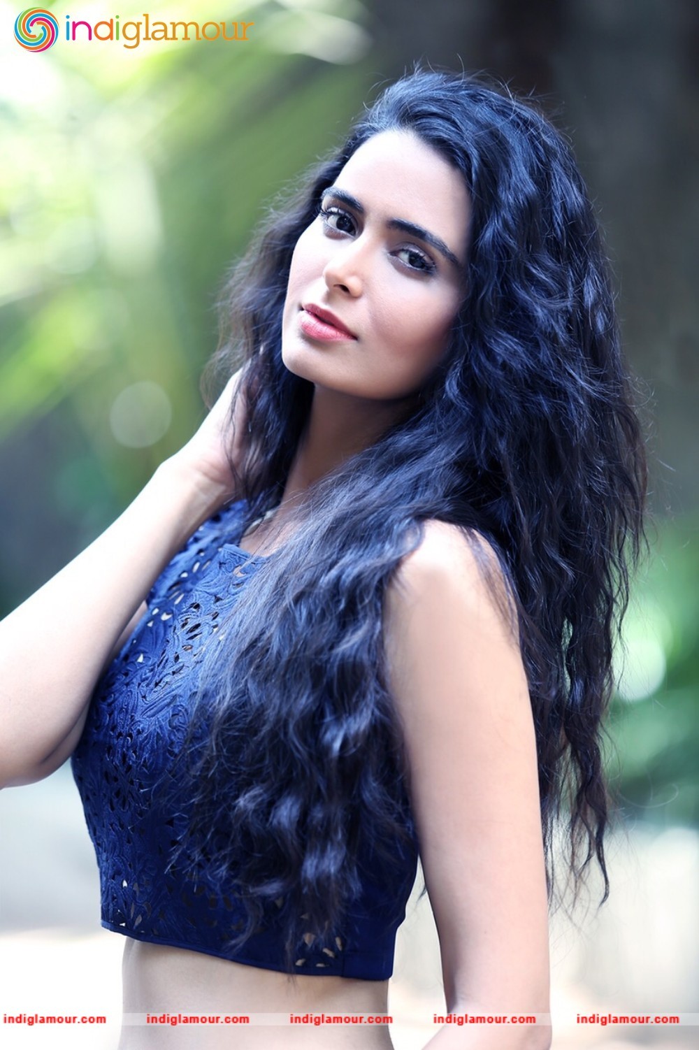 Meenakshi Dixit Actress hd photo