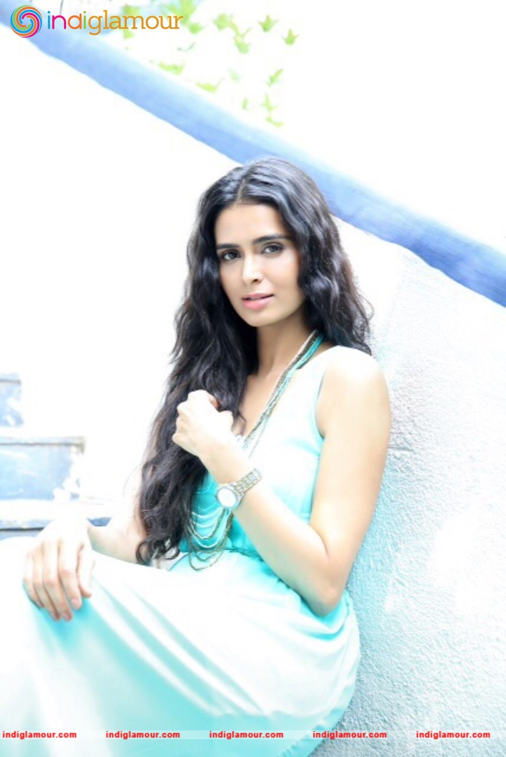 Meenakshi Dixit Actress hd photo