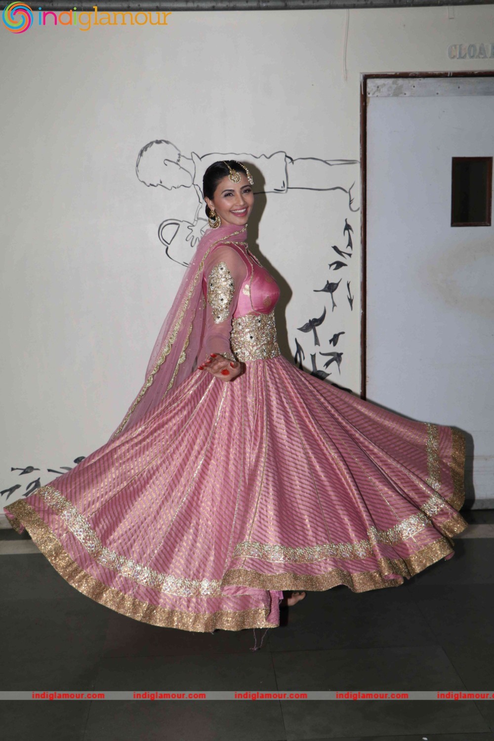 Daisy Shah Actress hd photo