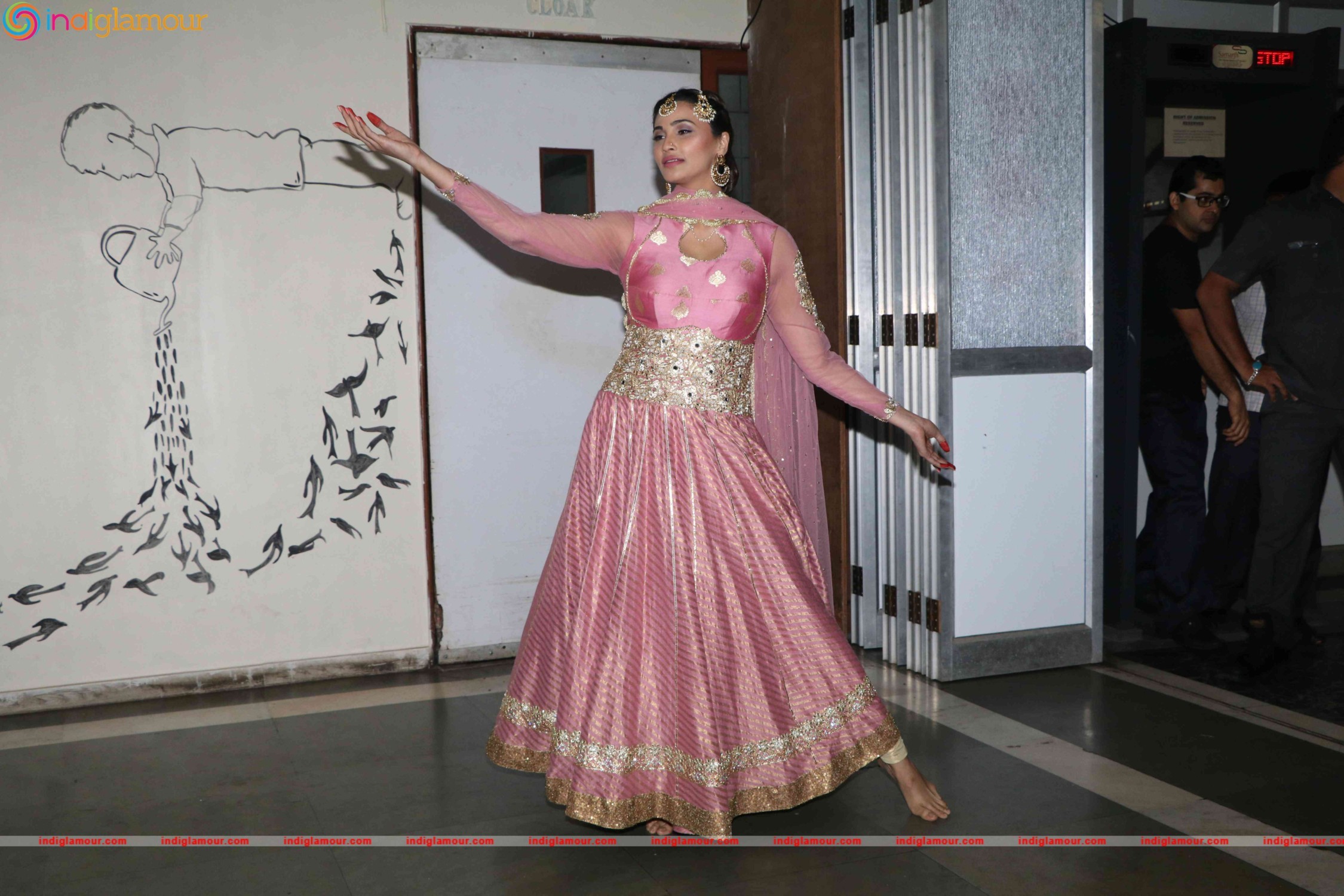 Daisy Shah Actress hd photo