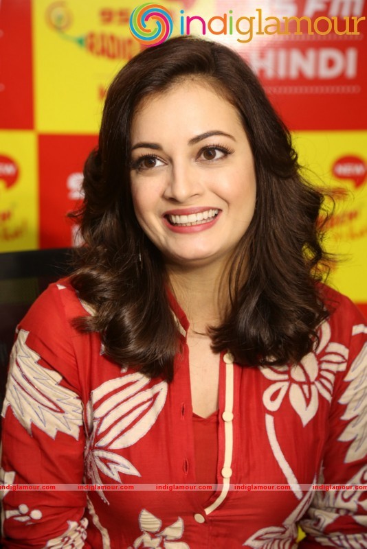 Dia Mirza Meets Mirchi 95 Listeners Actress hd photo