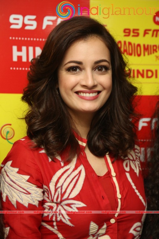 Dia Mirza Meets Mirchi 95 Listeners Actress hd photo