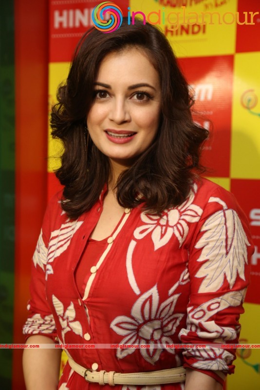 Dia Mirza Meets Mirchi 95 Listeners Actress hd photo
