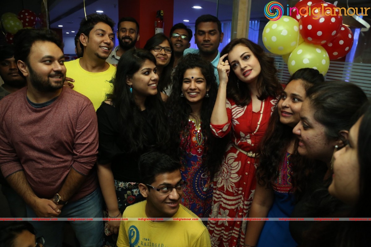 Dia Mirza Meets Mirchi 95 Listeners Actress hd photo