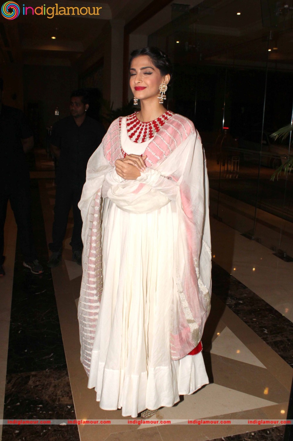 Sonam Kapoor Actress hd photo