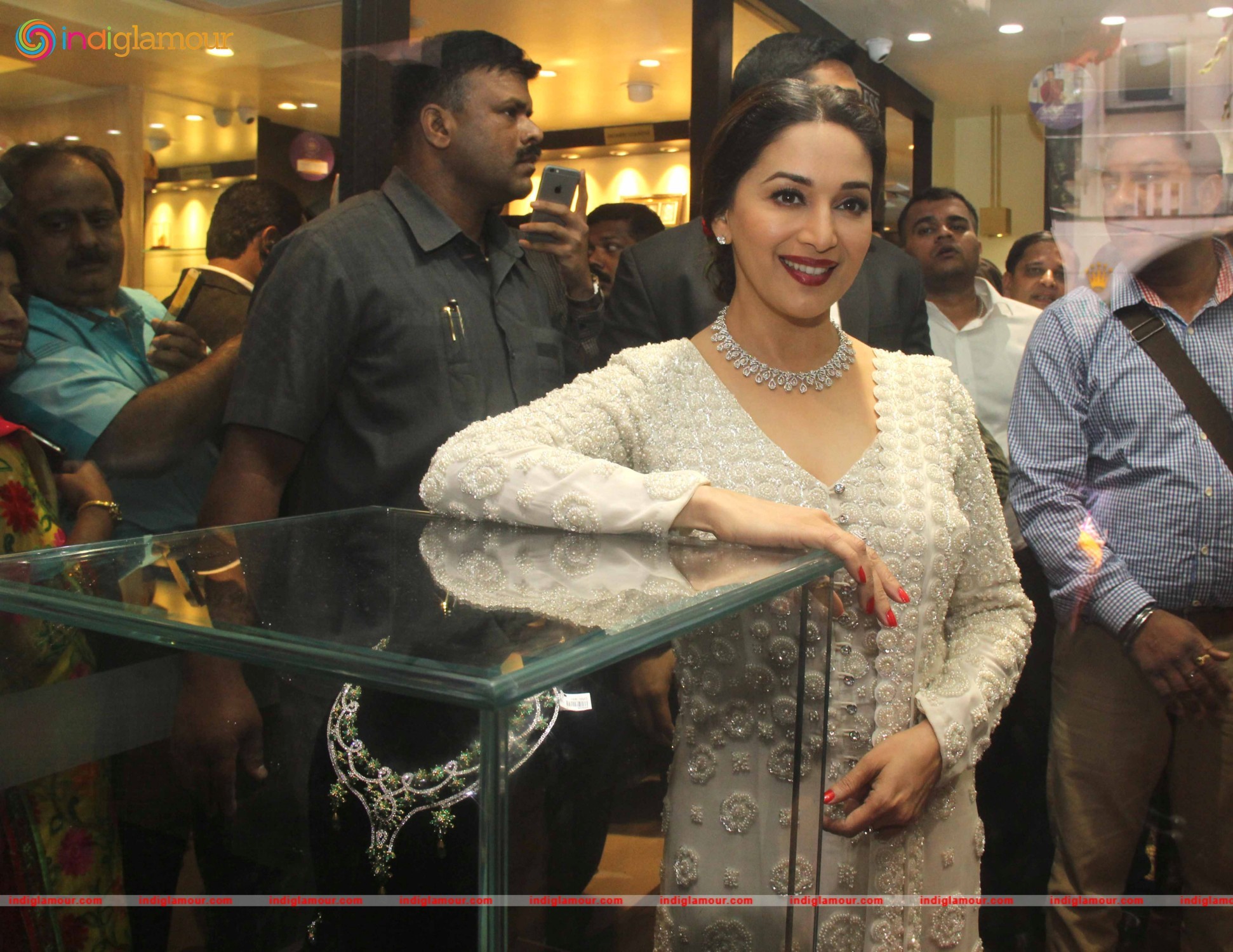 Madhuri Dixit Actress hd photo