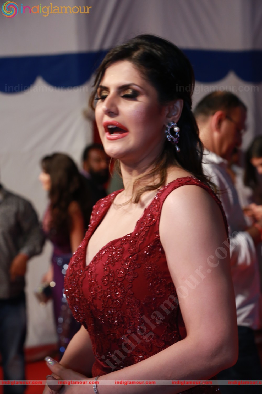 Zarine Khan Actress hd photo