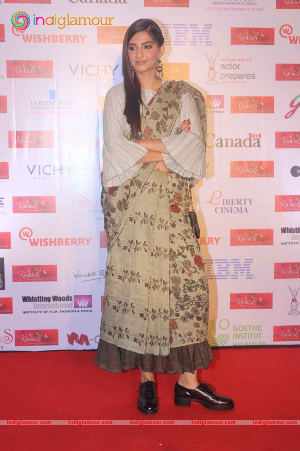Sonam Kapoor Actress hd photo