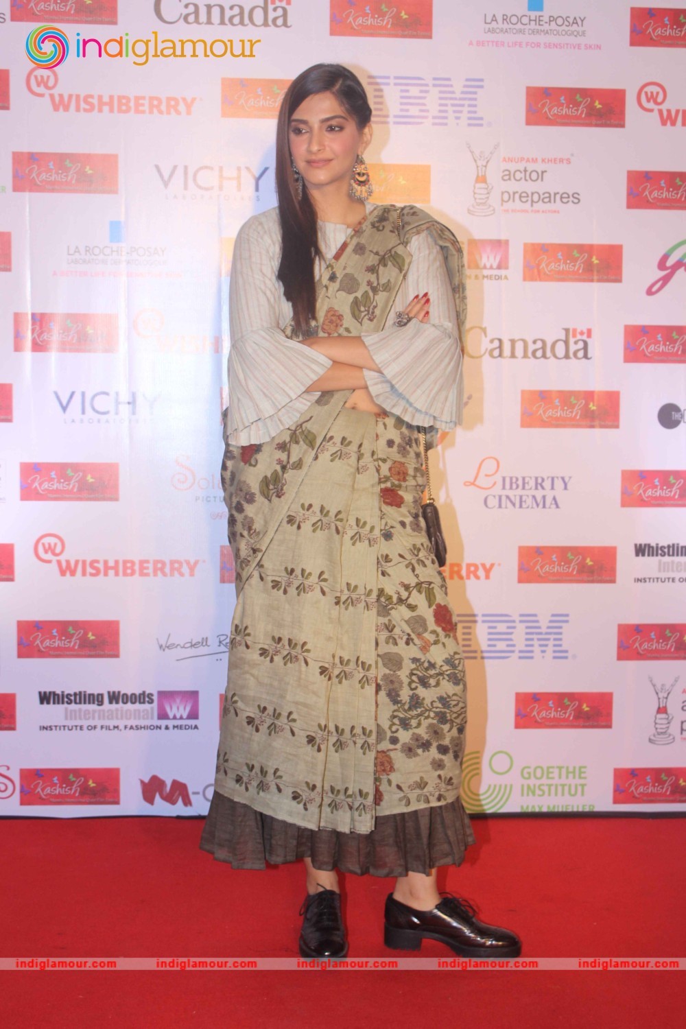 Sonam Kapoor Actress hd photo