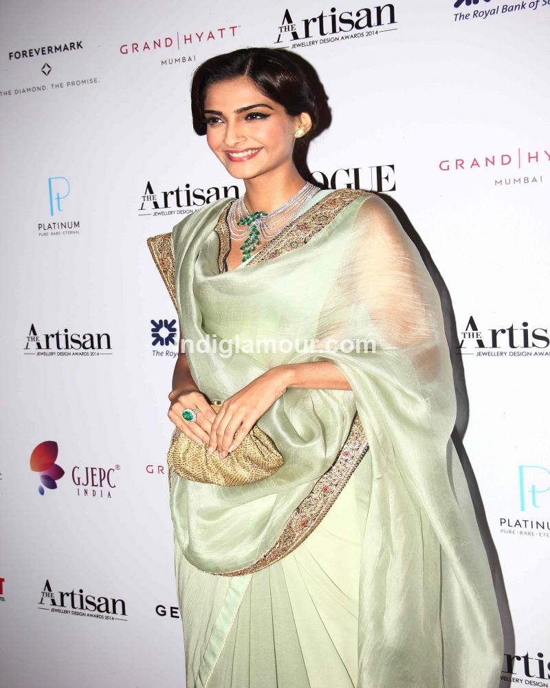 Sonam Kapoor Actress hd photo