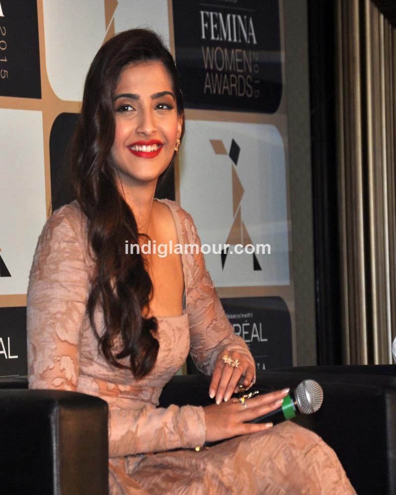 Sonam Kapoor Actress hd photo