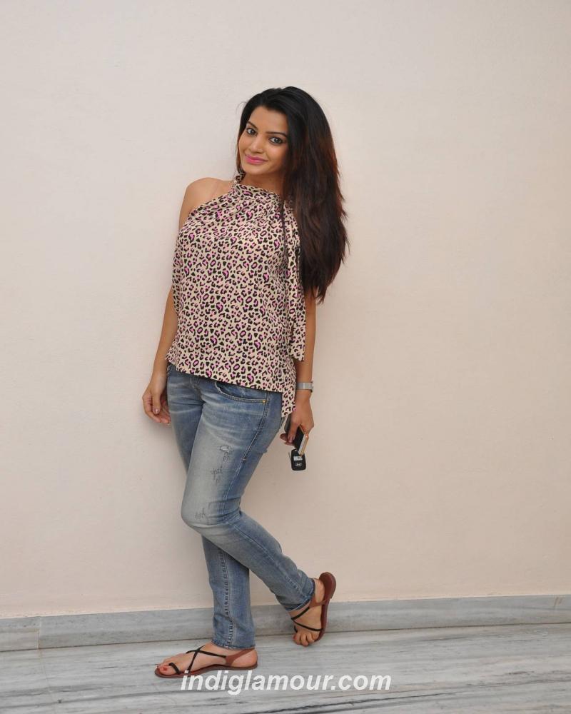 Diksha Panth Actress hd photo
