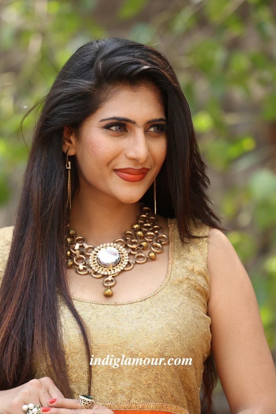 Neha Saxena Actress hd photo