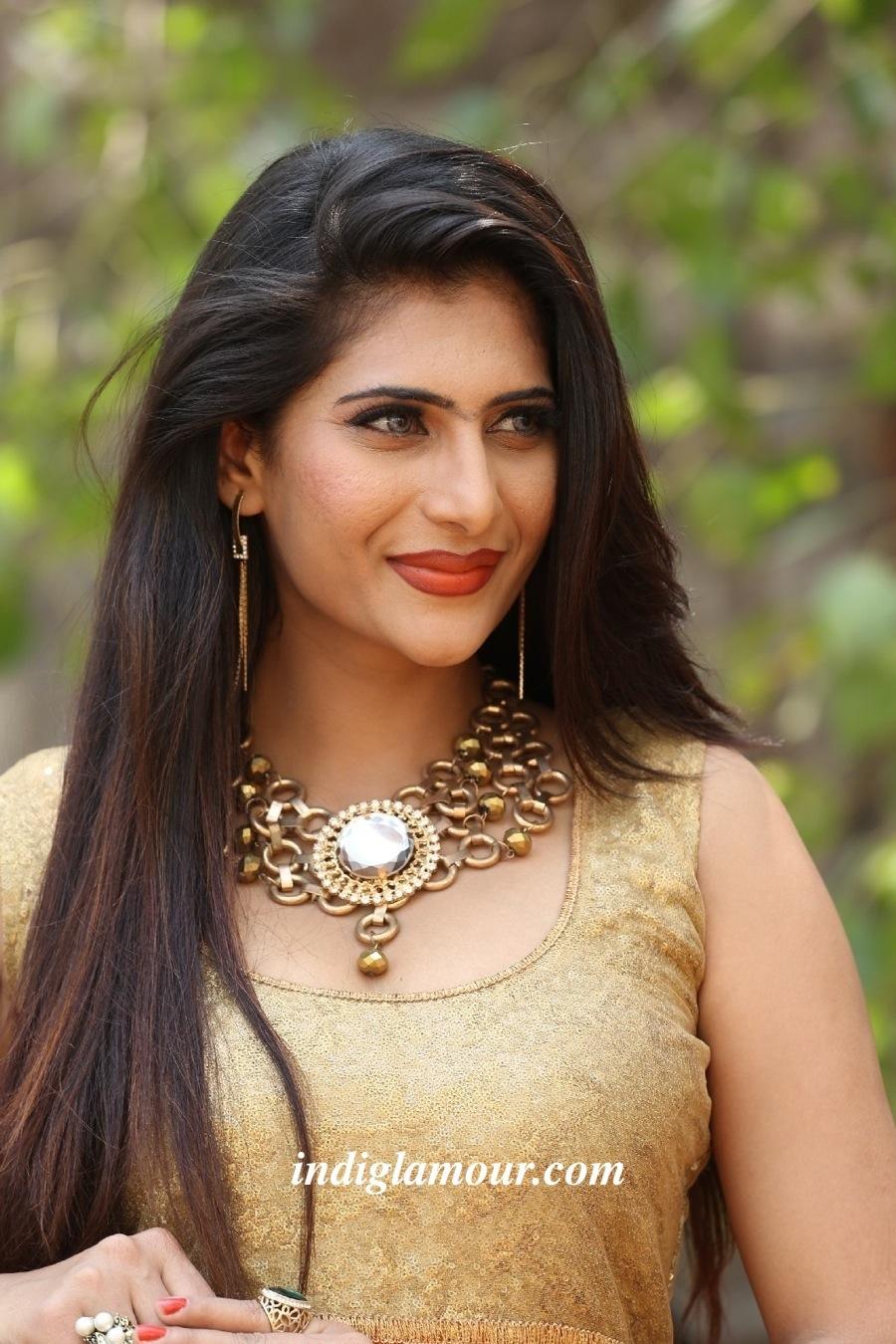 Neha Saxena Actress hd photo