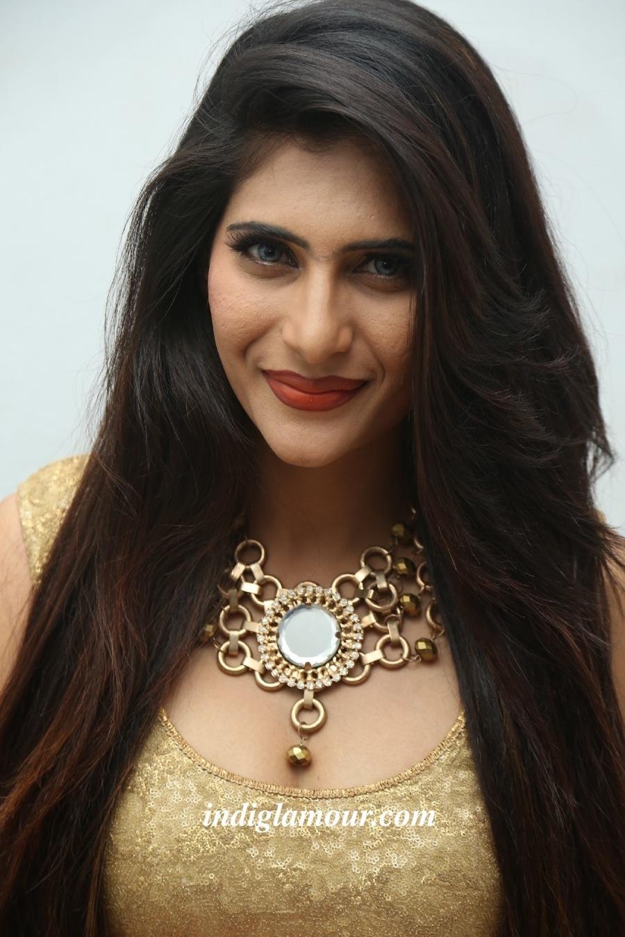 Neha Saxena Actress hd photo