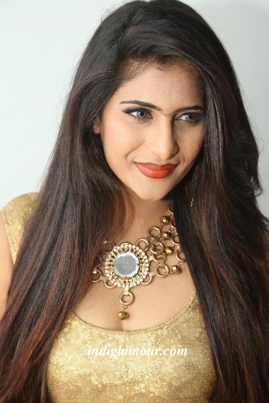 Neha Saxena Actress hd photo