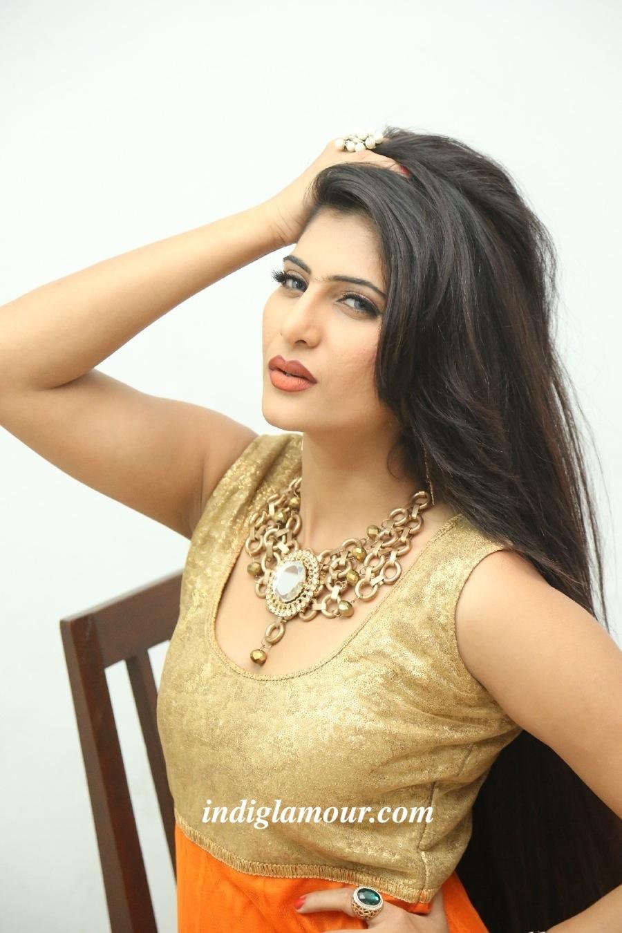 Neha Saxena Actress hd photo