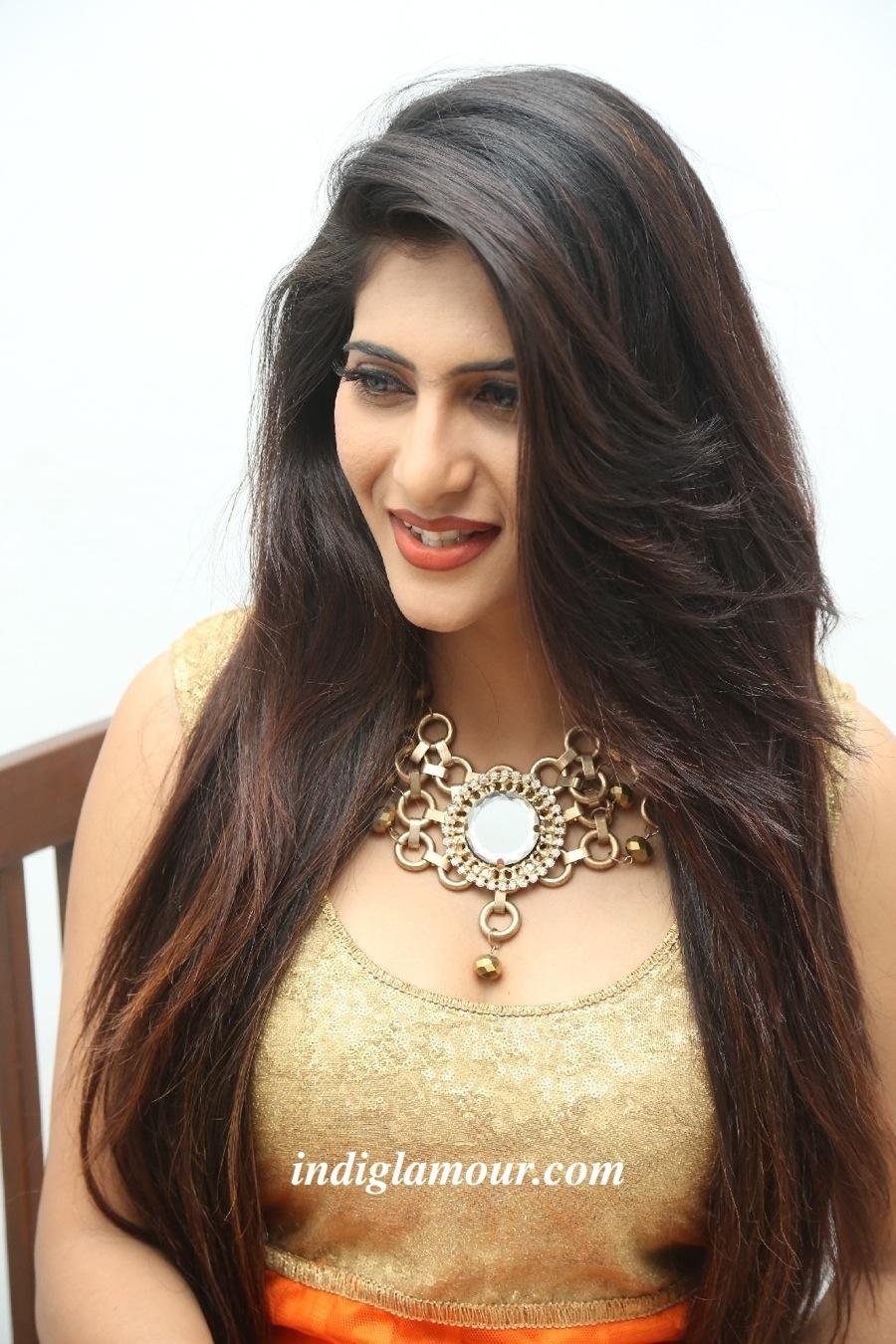 Neha Saxena Actress hd photo