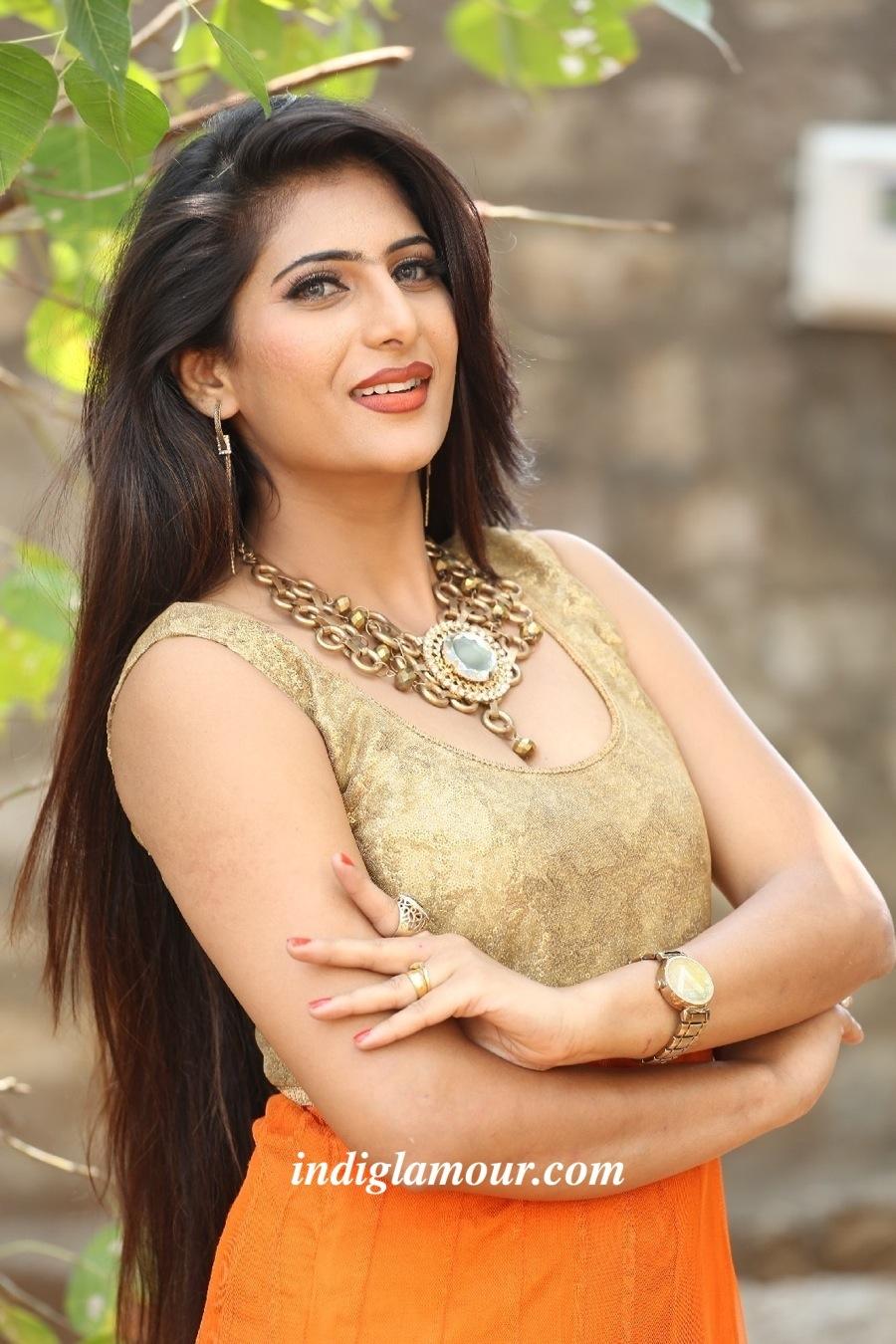 Neha Saxena Actress hd photo