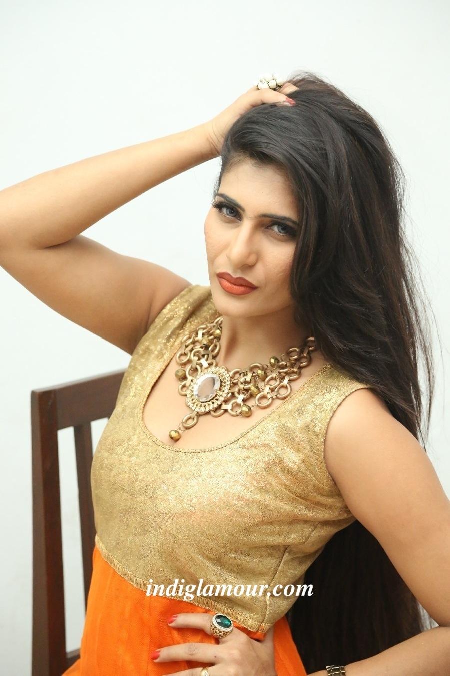 Neha Saxena Actress hd photo