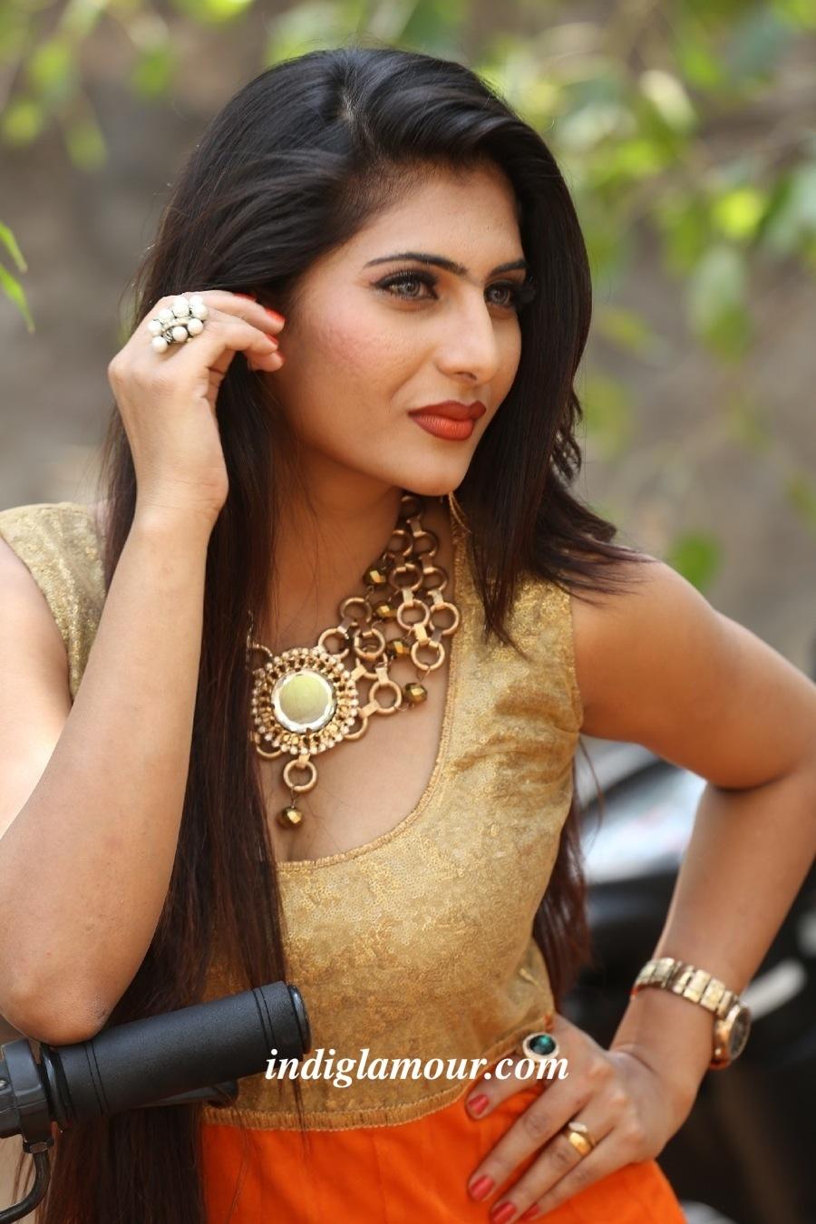 Neha Saxena Actress hd photo