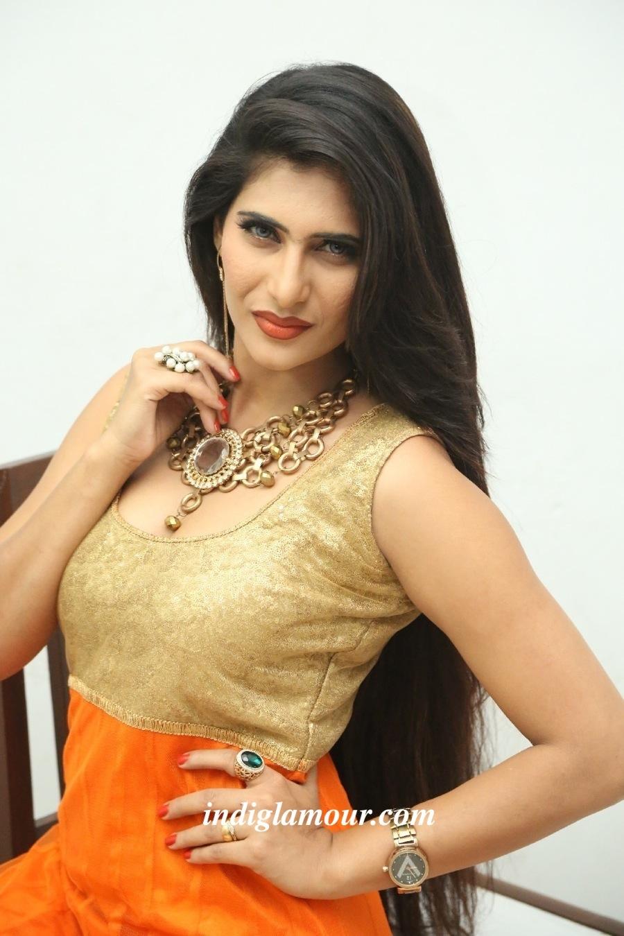Neha Saxena Actress hd photo