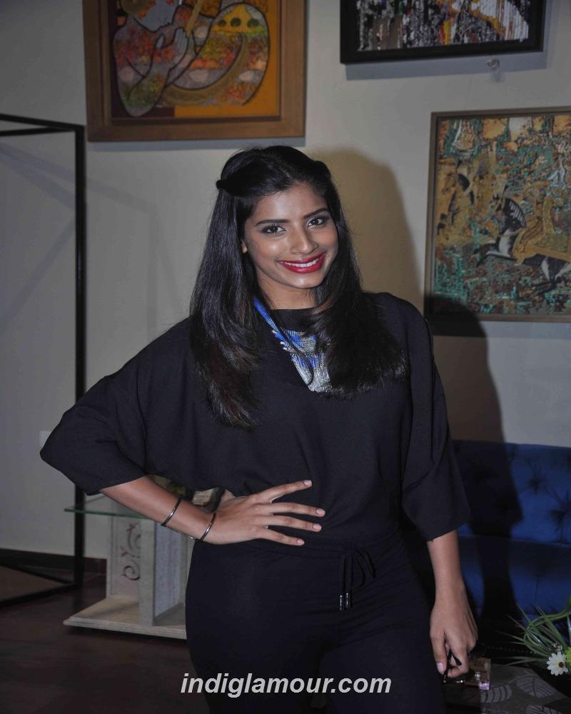 Gaelyn Mendonca Actress hd photo