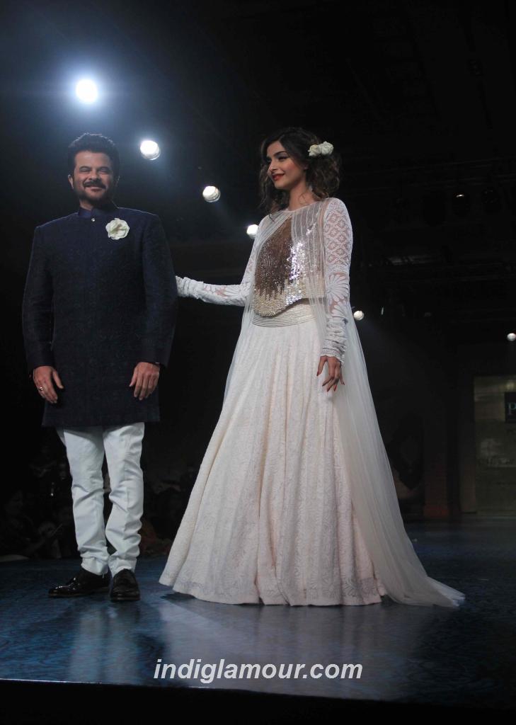 Sonam Kapoor Actress hd photo