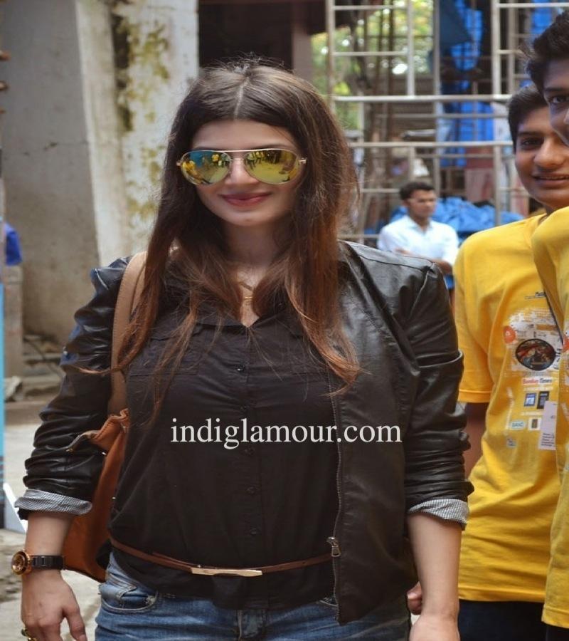 Kainaat Arora Actress hd photo