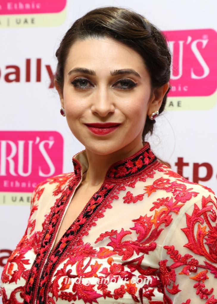 Karishma Kapoor Actress hd photo