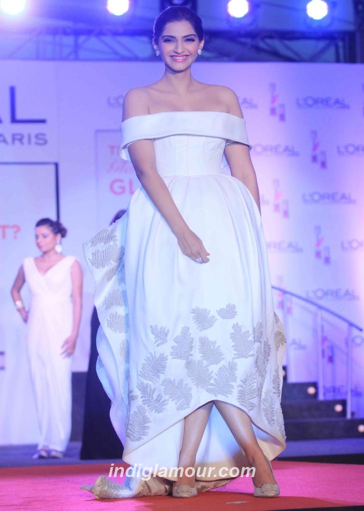 Sonam Kapoor Actress hd photo