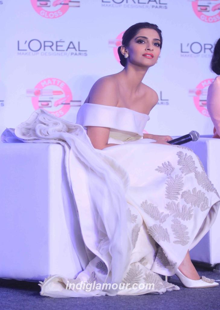 Sonam Kapoor Actress hd photo