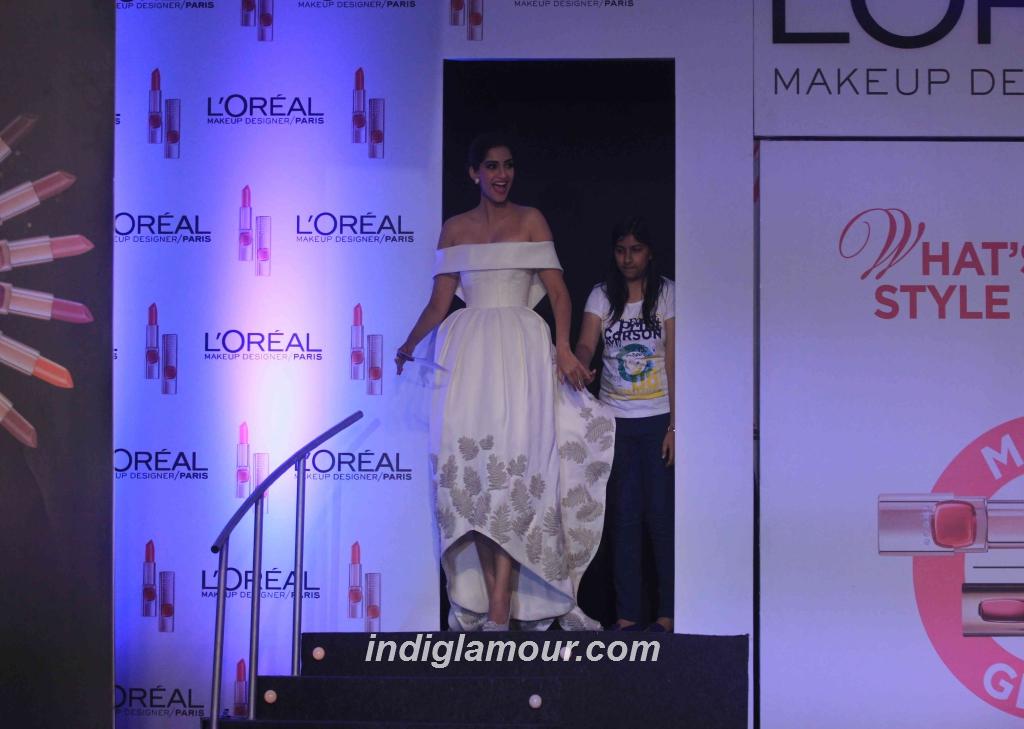 Sonam Kapoor Actress hd photo