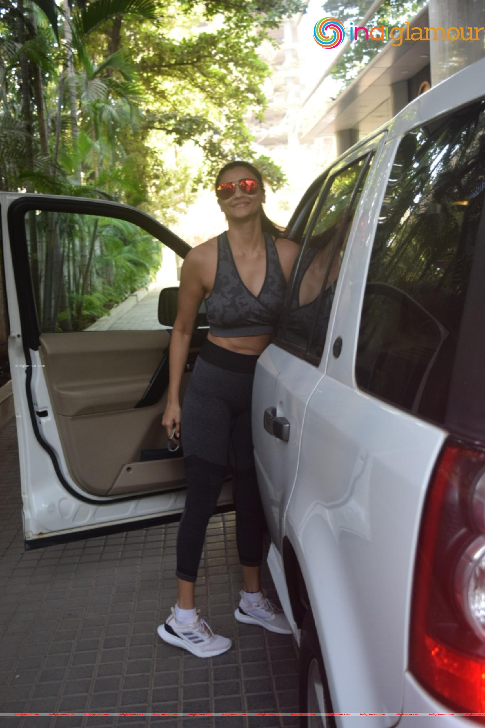 Daisy Shah Actress hd photo