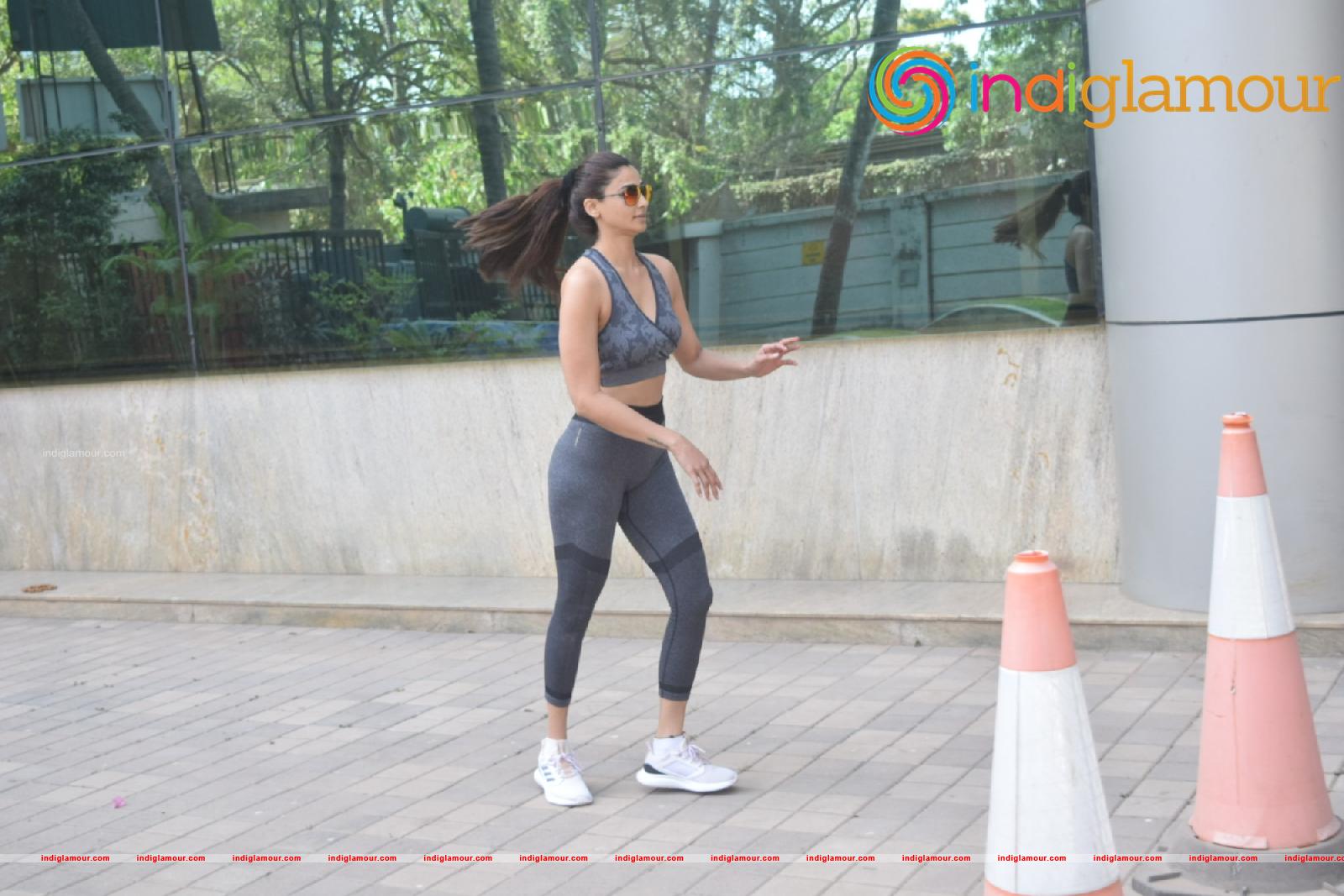 Daisy Shah Actress hd photo