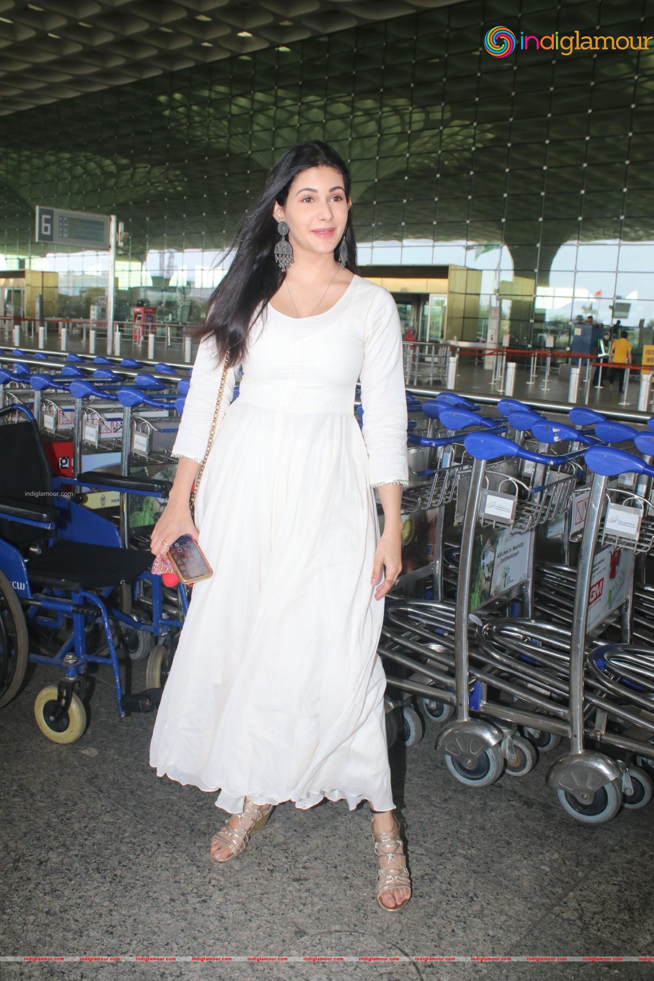 Amyra Dastur Actress hd photo