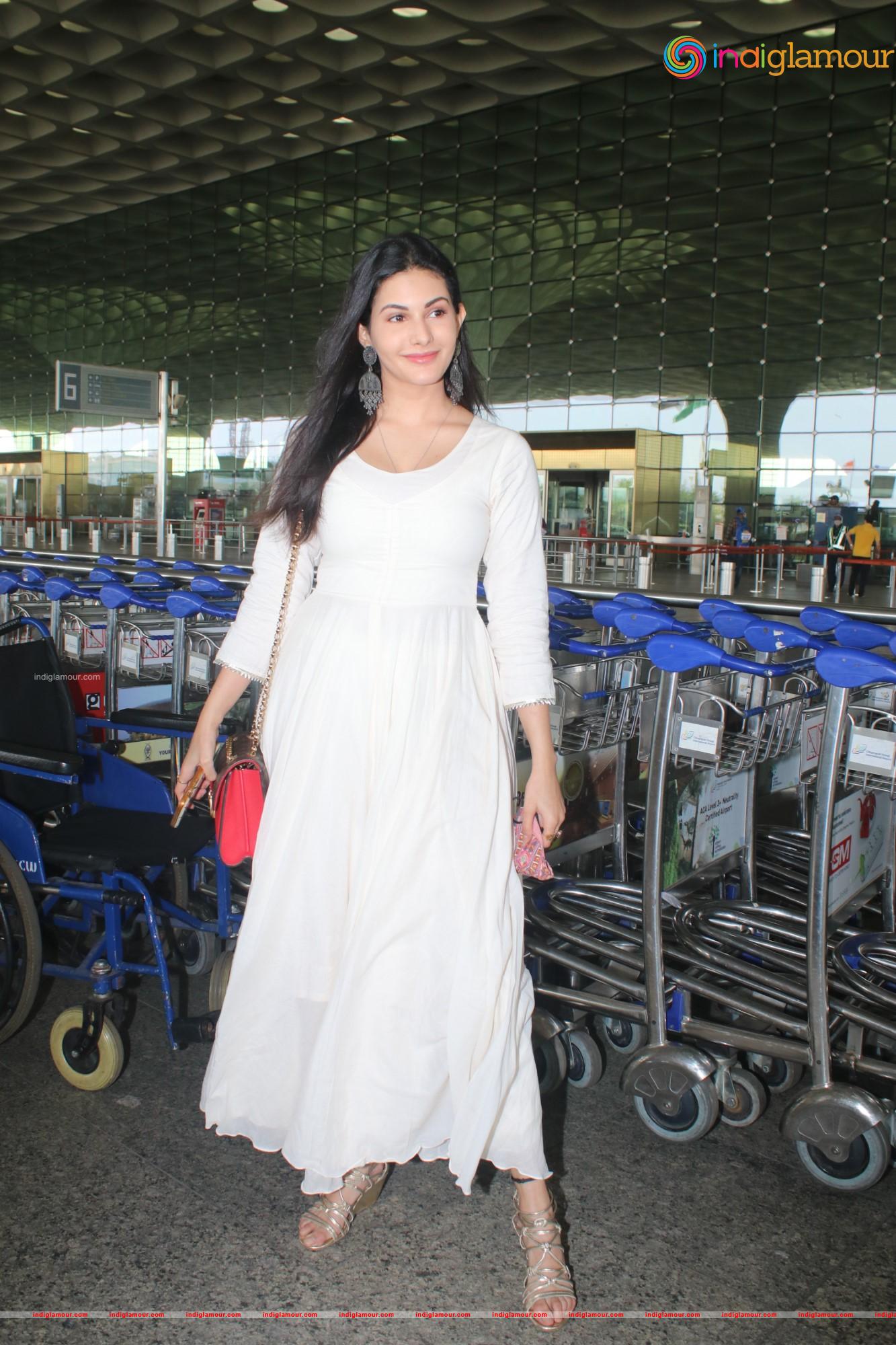 Amyra Dastur Actress hd photo