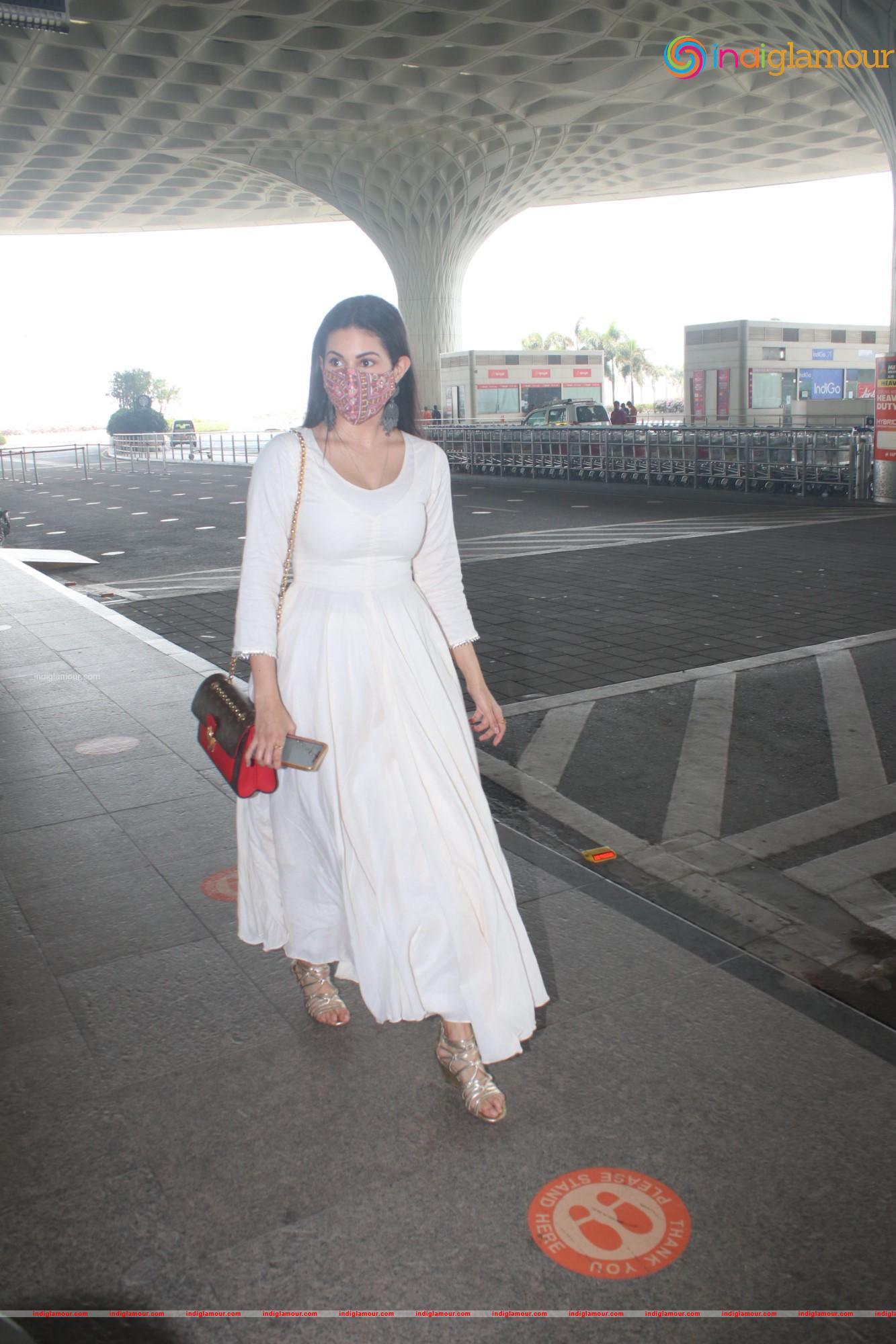 Amyra Dastur Actress hd photo