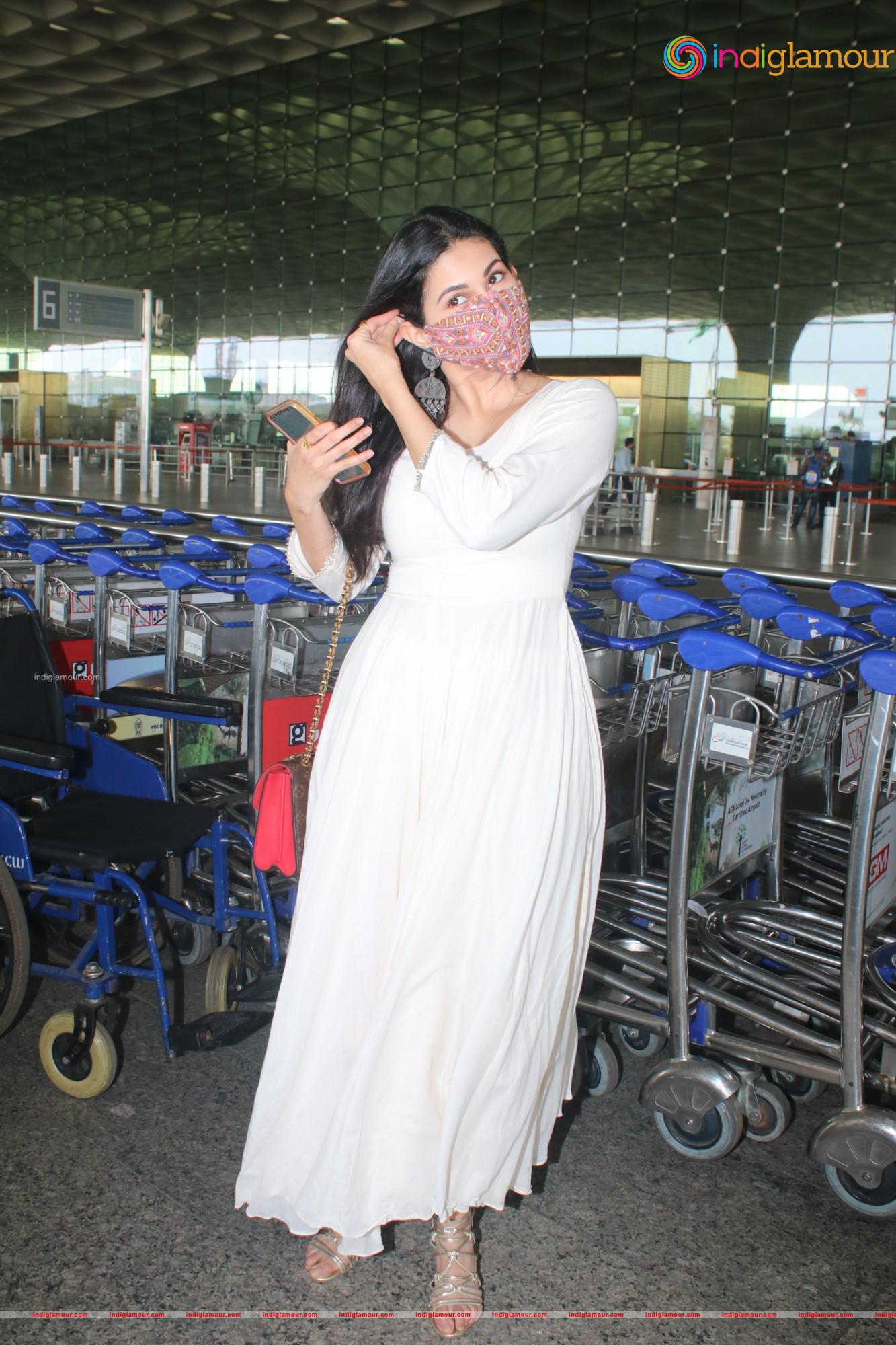 Amyra Dastur Actress hd photo