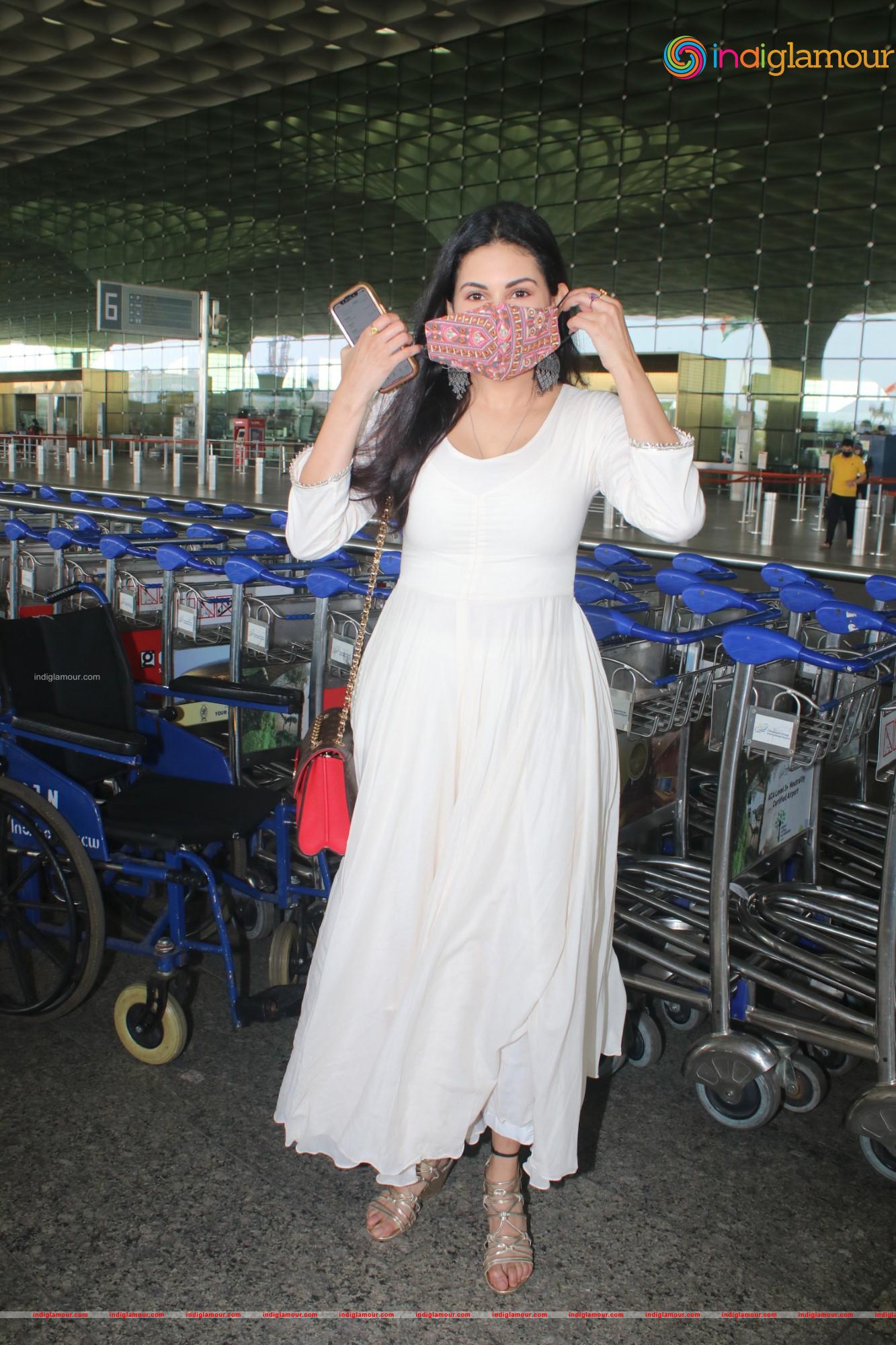 Amyra Dastur Actress hd photo