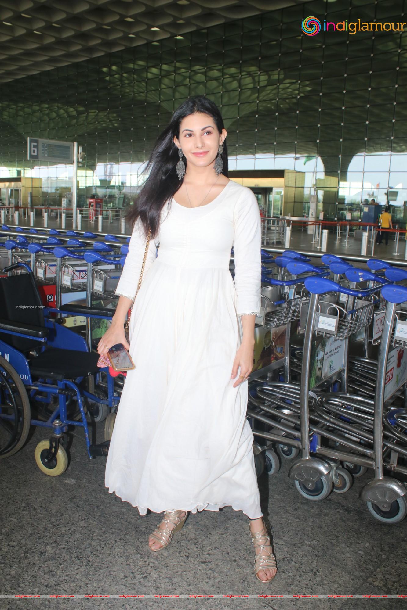 Amyra Dastur Actress hd photo