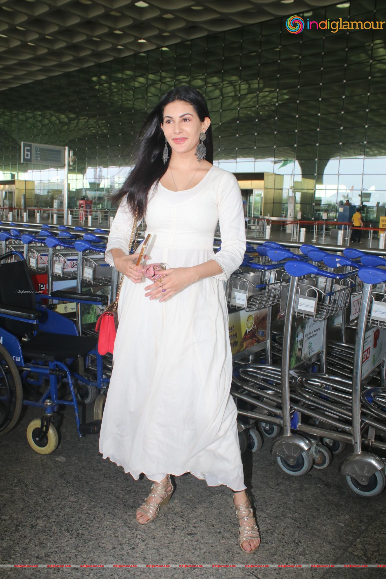 Amyra Dastur Actress hd photo