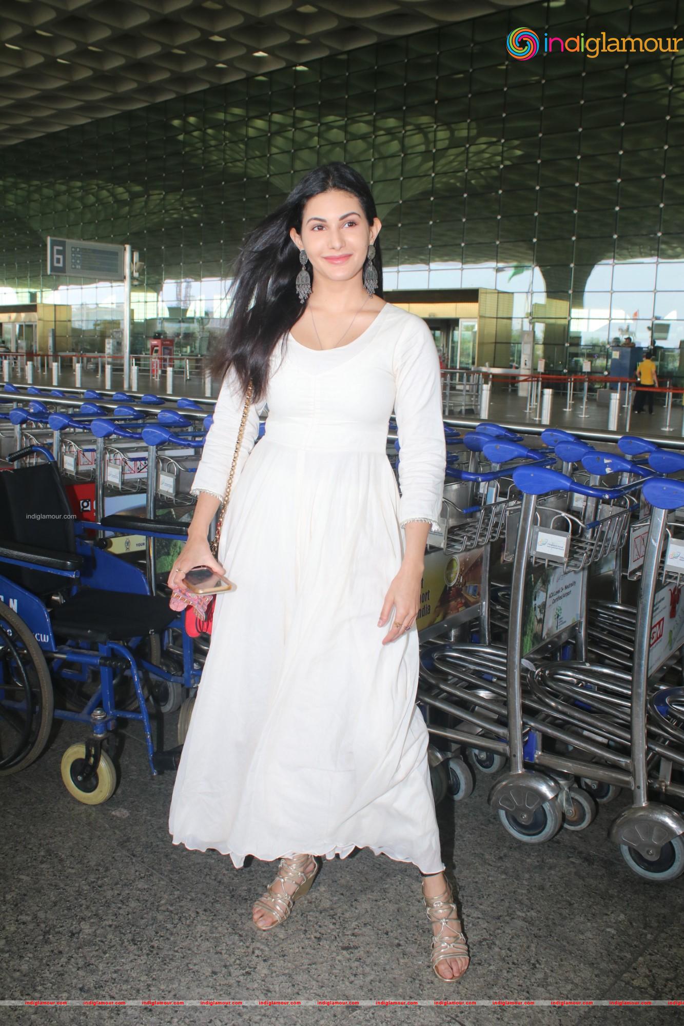 Amyra Dastur Actress hd photo