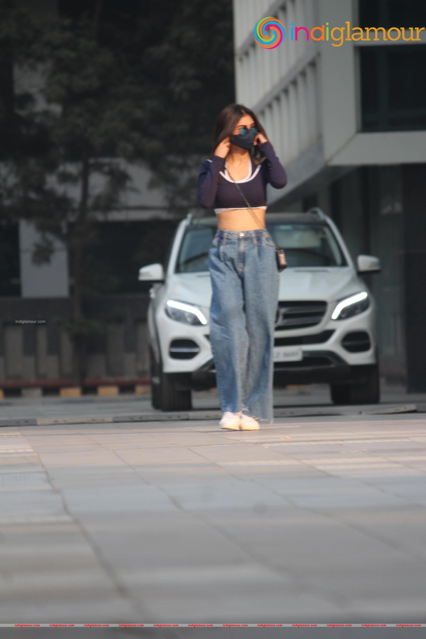 Mouni Roy Actress hd photo
